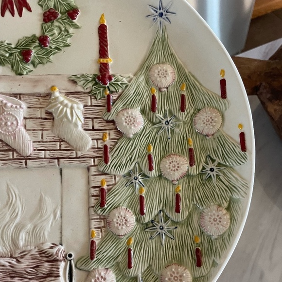 VINTAGE HANDMADE CERAMIC CHRISTMAS TREE/FIREPLACE PLATE - Picture 3 of 6
